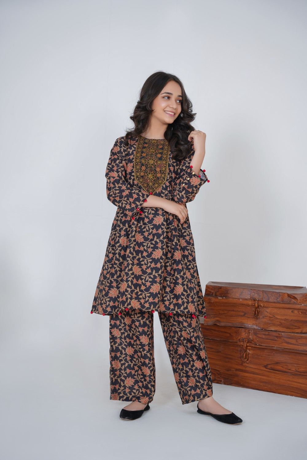 Black Floral Suite