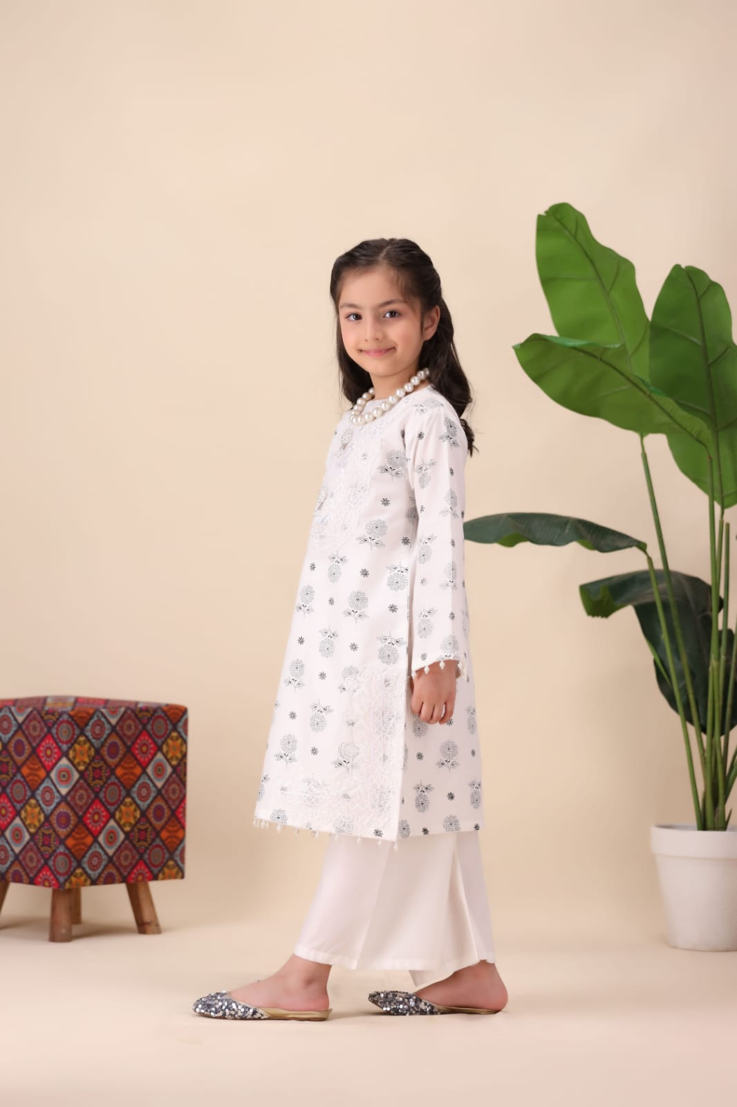 GIRLS WHITE EMBROIDERED SUIT