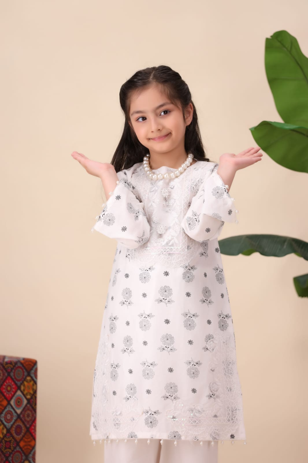 GIRLS WHITE EMBROIDERED SUIT