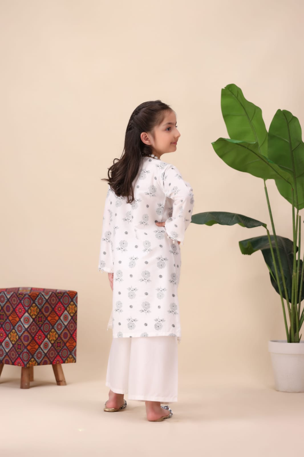 GIRLS WHITE EMBROIDERED SUIT