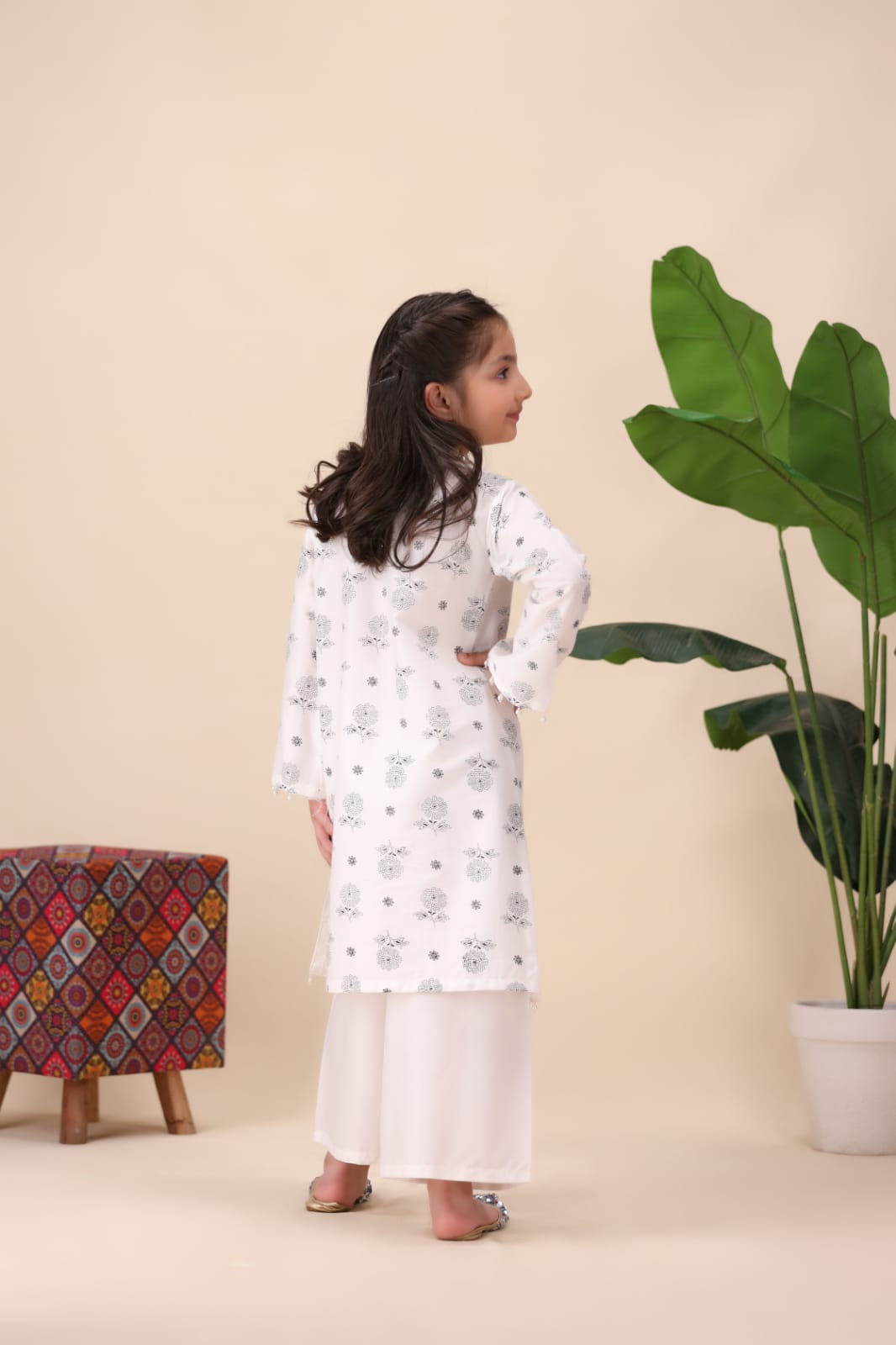 GIRLS WHITE EMBROIDERED SUIT
